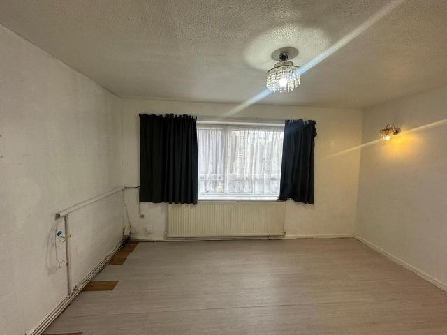 3 Bed Terraced House, Dobbin Close, HA3