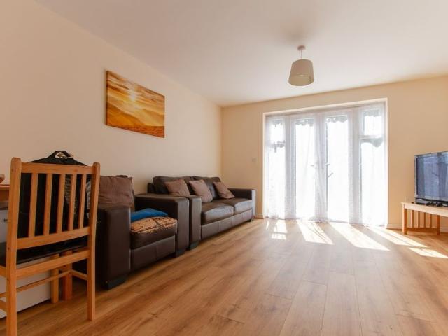 3 Bed Terraced House, Elm Walk, CV4
