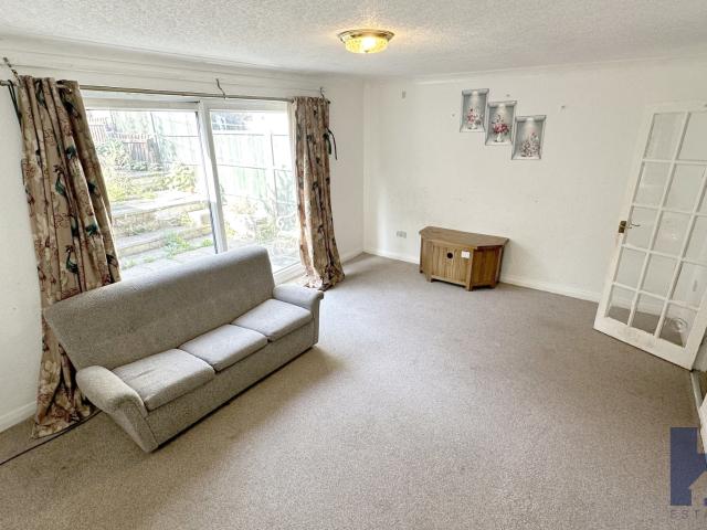 3 Bed Terraced House Erskine Crescent Sheffield S2 3LR Hallam Hills Ltd