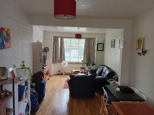 3 Bed Terraced House, Gantshill Crescent, IG2