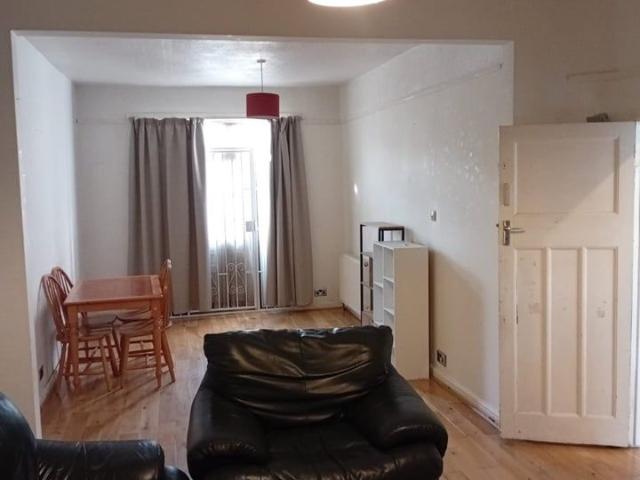 3 Bed Terraced House, Gantshill Crescent, IG2