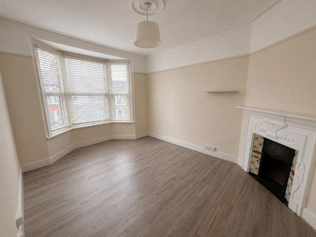 3 Bed Terraced House, Grange Avenue, N12