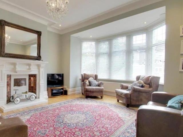3 Bed Terraced House, Ilford, IG1