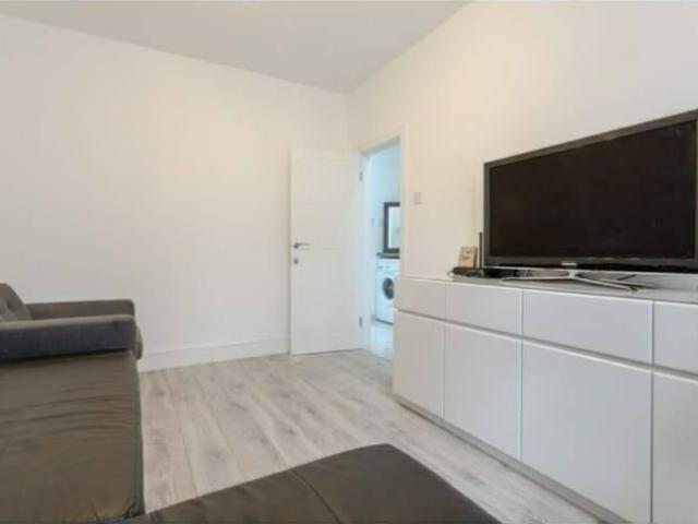 3 Bed Terraced House, Khartoum Road, SW17