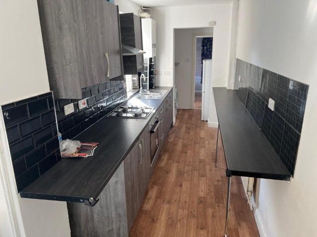 3 Bed – Terraced House – Knighton. 3 bed terraced house to rent £1,220 pcm £282 pw