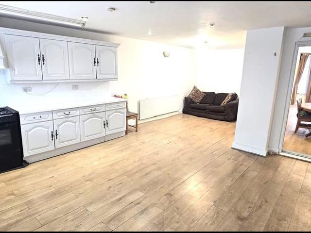 3 Bed Terraced House, Leamington Gardens, IG3