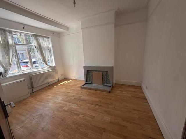 3 Bed Terraced House, Leeds St, N18