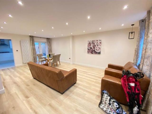 3 Bed Terraced House, Lichfield Road, TW4