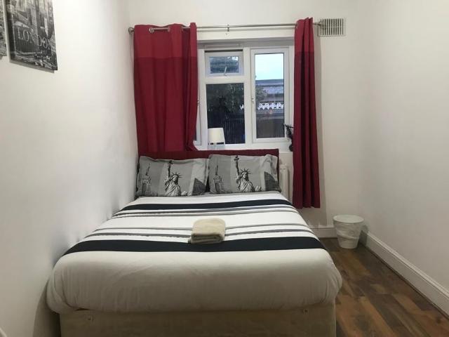 3 Bed Terraced House, Livingstone Road, CR7