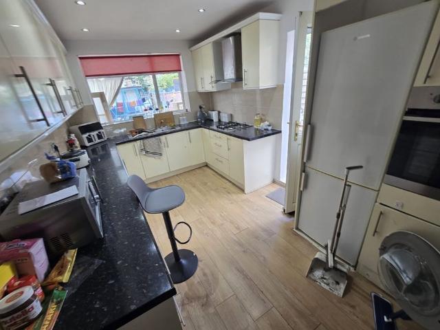 3 Bed Terraced House, Livingstone Road, CR7