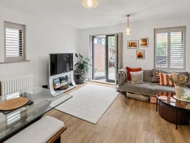 3 Bed Terraced House, Paintworks, BS4