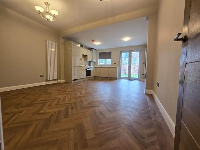 3 Bed Terraced House, Queens Road, SM4