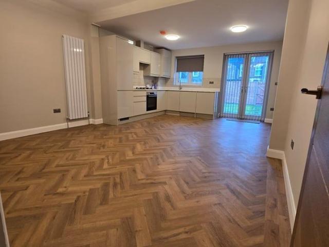 3 Bed Terraced House, Queens Road, SM4