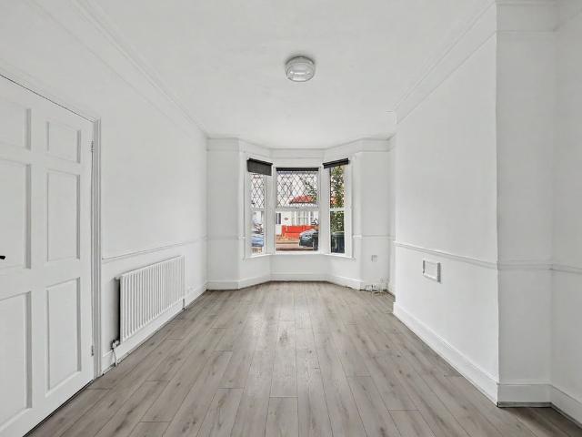 3 Bed Terraced House, Raynham Avenue, N18