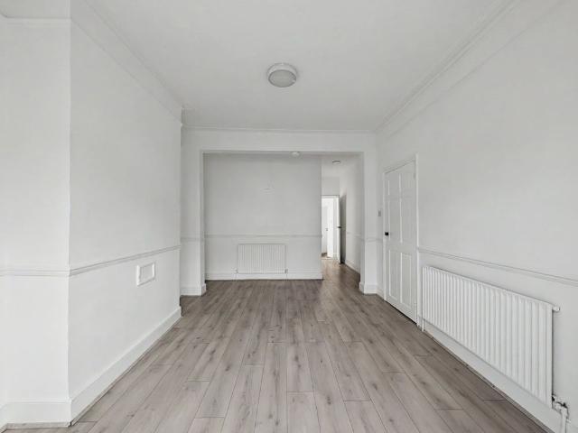 3 Bed Terraced House, Raynham Avenue, N18