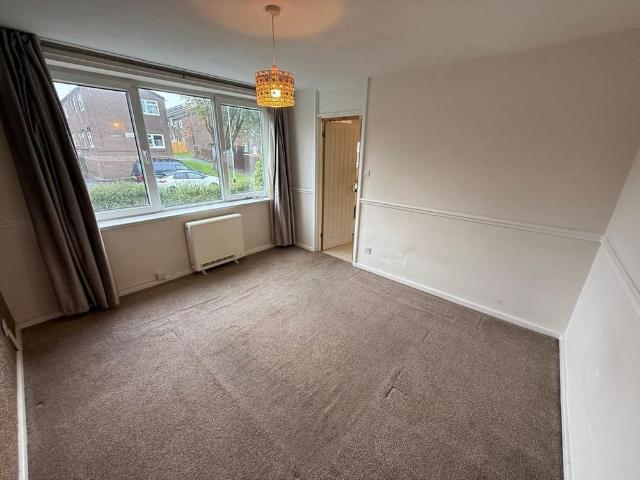 3 Bed Terraced House, Rossefield Terrace, LS13