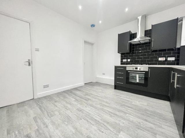 3 Bed Terraced House Ruth Square Sheffield S10 2FY Hallam Hills Ltd