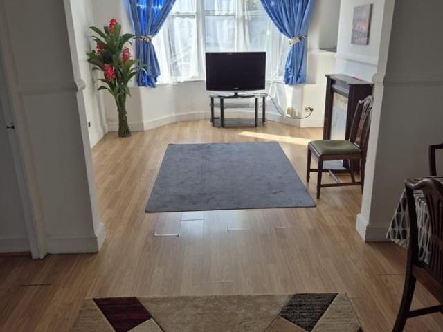 3 Bed Terraced House, Salisbury Avenue, IG11