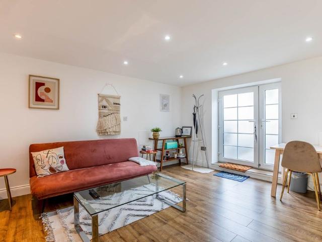 3 Bed Terraced House, Sovereign Crescent, SE16