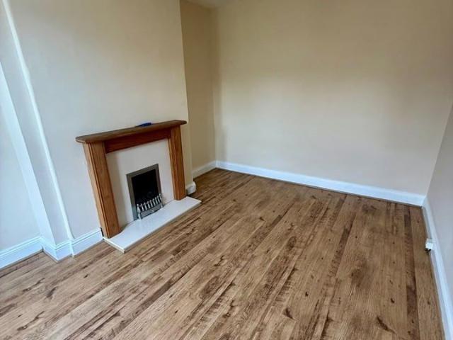 3 Bed Terraced House, St. Ives Grove, LS12