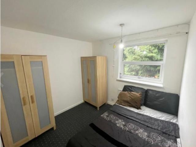 3 Bed Terraced House, St John's Close, LS6