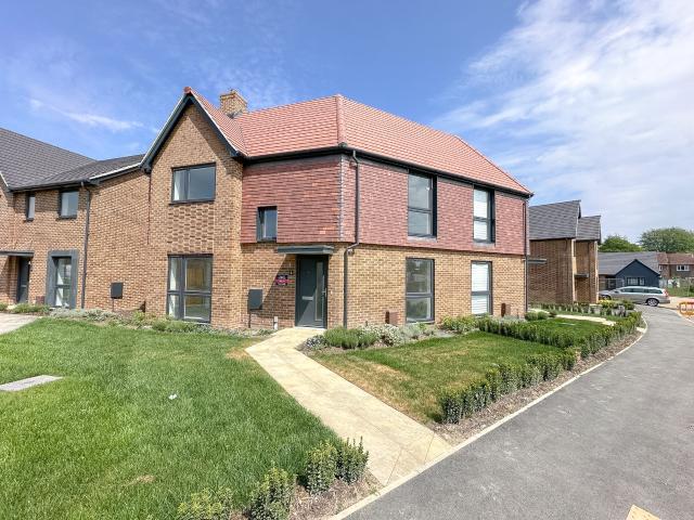 3 bed terraced in west sussex
