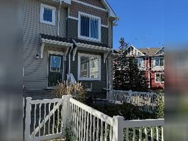 3 Bed Townhouse Clairview Vistas Double Car Garage