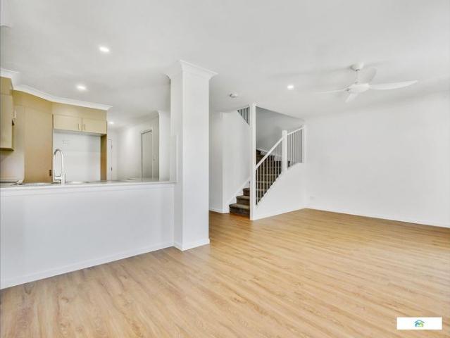 3 BED TOWNHOUSE WITH GARAGE AND DRIVEWAY