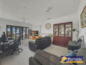 3 Bed Unit Power & Water Incl LEMON TREE PASSAGE
