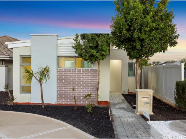 3 Bed x 2 Bath Home with Double Garage Low Maintenance, Quiet Beeliar Street, Close to Everything Available Now