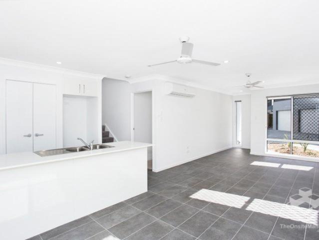3 BED, A/C, MINUTES TO GATEWAY Large living space unit, gas cooktop, covered patio