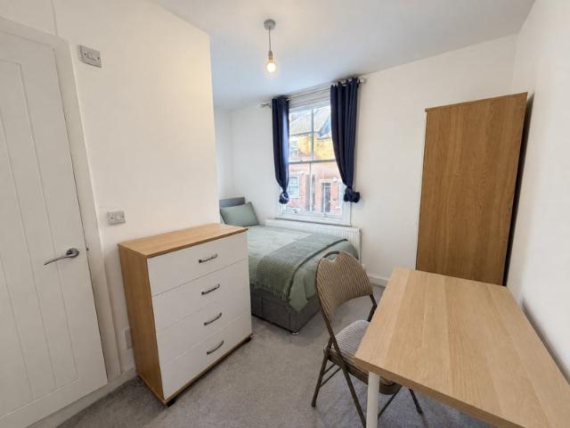 3 Bed, All En Suite Rooms, S10 near Uni of