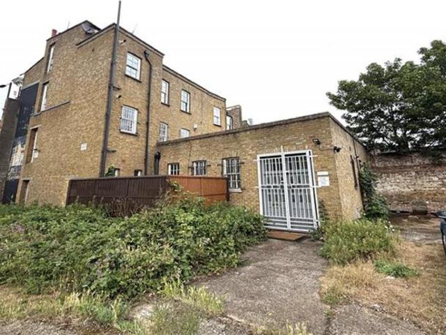 3 bed Apartment For rent