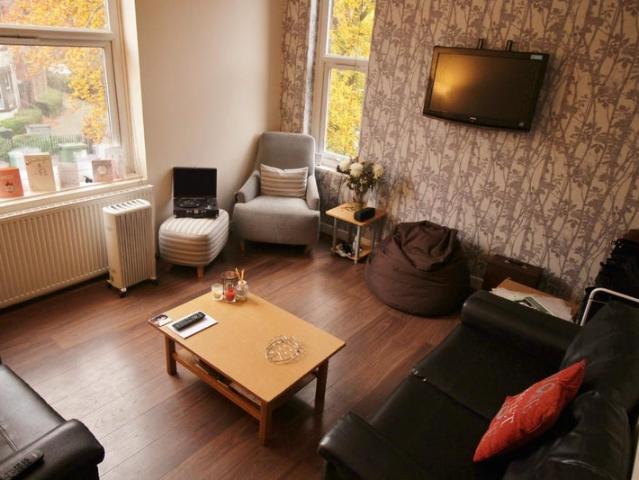 3 Bed Apartment with parking available September