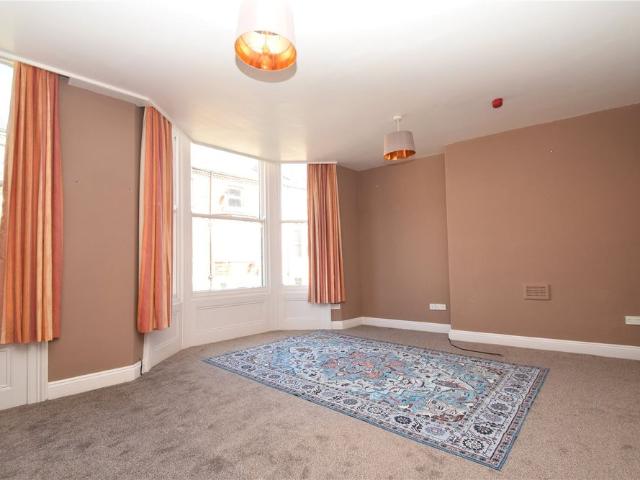 3 bed apartment to rent in Belle Vue Parade, Scarborough, YO11
