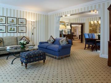 3 bed apartment to rent Palace Gate, South Kensington W8