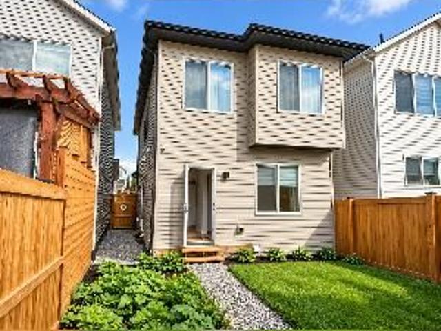 3 BED + BONUS ROOM | 2.5 BATH | DOUBLE DETACHED GARAGE