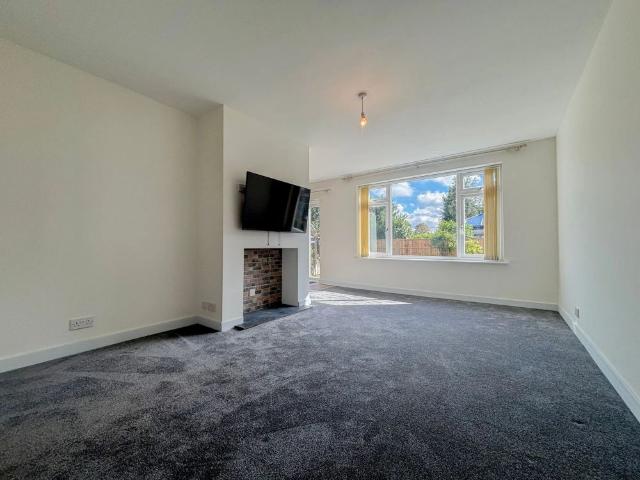 3 bed bungalow to rent in Woodcote Avenue, Kenilworth, CV8