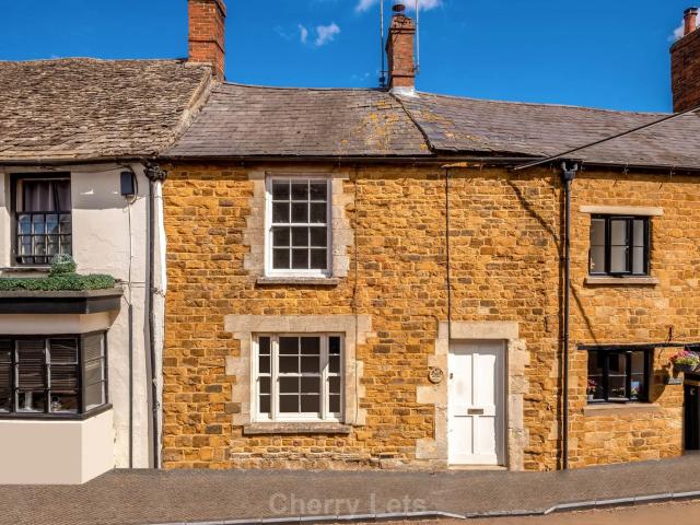 3 bed cottage to rent in Bull ring, Deddington, OX15