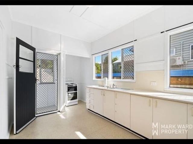3 BED COTTAGE WITH TANDEM GARAGE IN SALISBURY