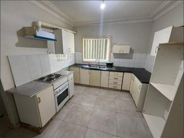 3 Bed close to Westfield Sports