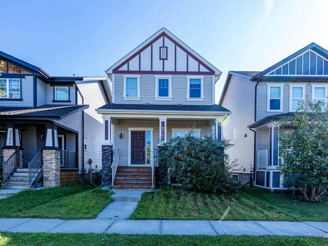 3 Bed + Den | 9’ Ceilings | 2.5 Baths | Secord