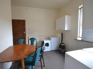 3 BED Derby Grove, Nottingham NG7 3 bed semi detached house to rent £1,235 pcm £285 pw