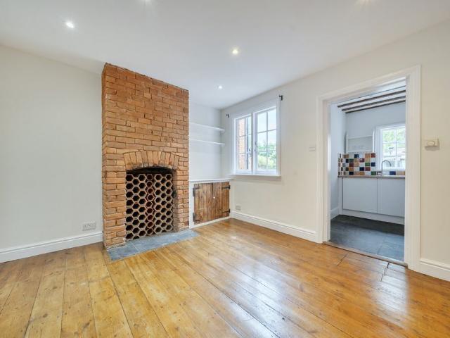 3 bed Detached House To Let