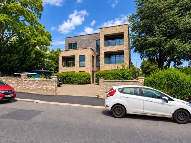 3 bed Detached House To Let, Guide Price £2,400 pcm