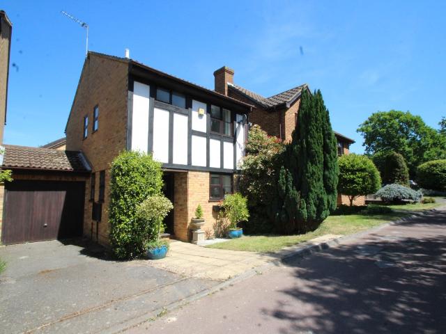 3 bed Detached House to Let for rent in Old Manor Way, Chislehurst, Kent