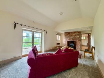 3 bed detached house to rent in Eaton Bishop, Hereford