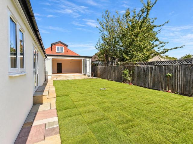 3 bed detached house to rent in Gladstone Avenue, Twickenham | James Anderson