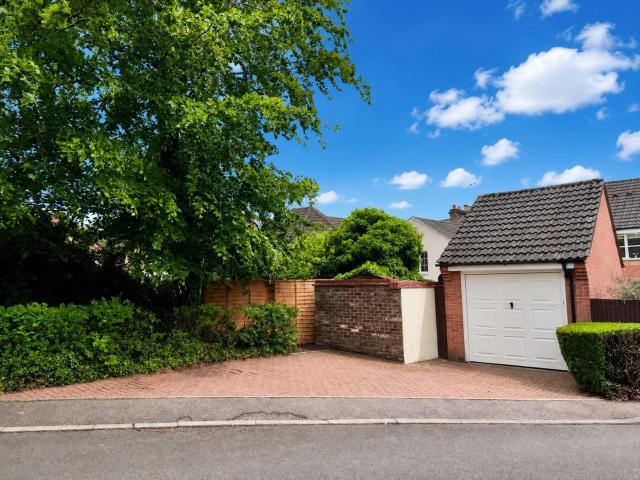 3 bed detached house to rent in Thorne Close, Hemel Hempstead, HP1 | Squire Estates Estate Agents Hemel Hempstead