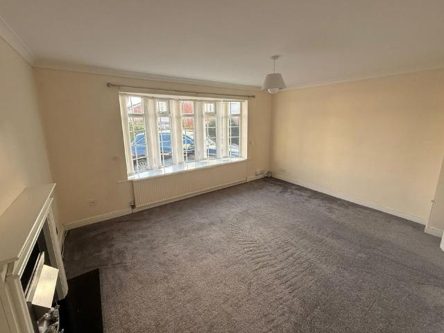3 Bed Detached House, Red Lodge Close, LS8